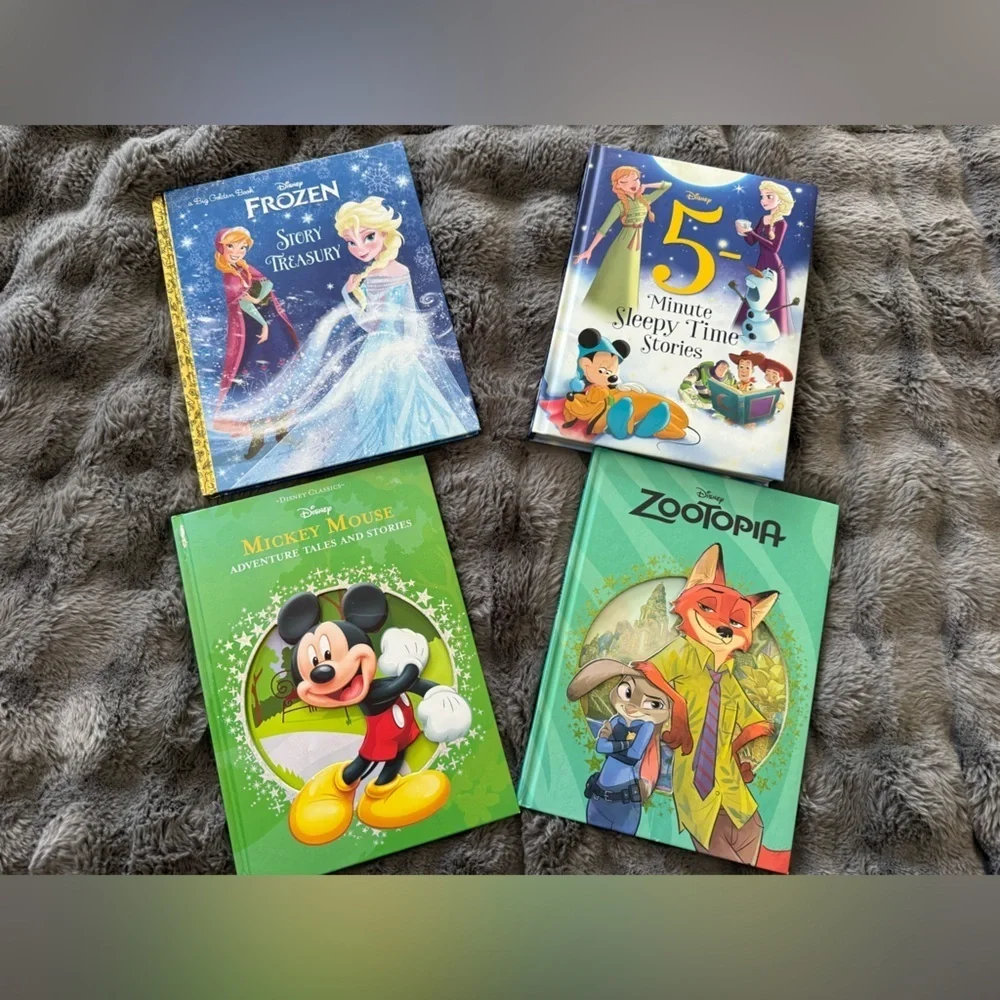 Bundle of 4 Disney books for little kids